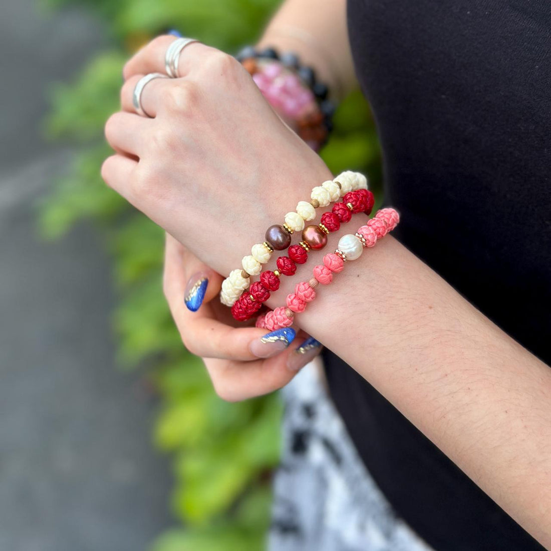 Inspiration-PROJECT: Lotus and Pearl Stretchy Cord Bracelet-The Bead Gallery Honolulu | Maelify