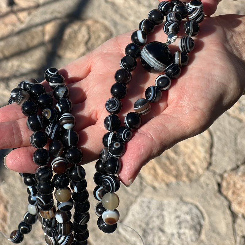 Find Your Steady Rhythm: Crafting with Sardonyx for Inner Resilience