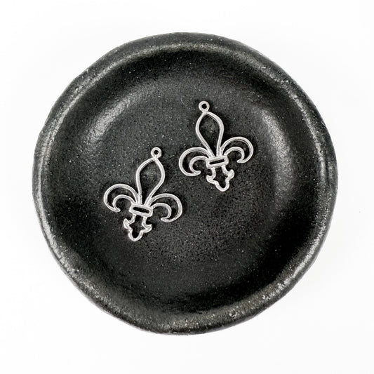 Fleur-de-Lis 19mm White Bronze Charm (1 pc/M2091)-The Bead Gallery Honolulu
