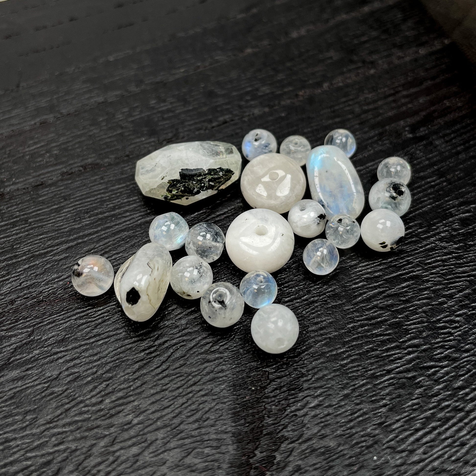 Dalmatians Moonstone Mix - 21 pcs.